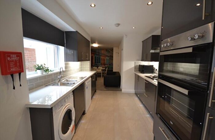 6 Bedroom Terraced House To Rent In Cramner Grove - Modern Bedroom Student House, NG3