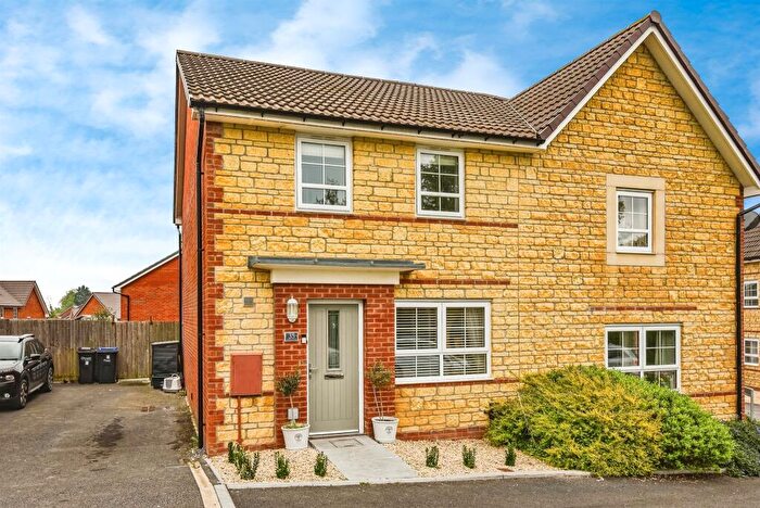 3 Bedroom Semi-Detached House For Sale In Harvey Avenue, Chippenham, SN15