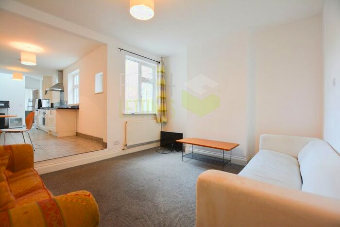 6 Bedroom Semi-Detached House To Rent In Welford Road, Clarendon Park, LE2