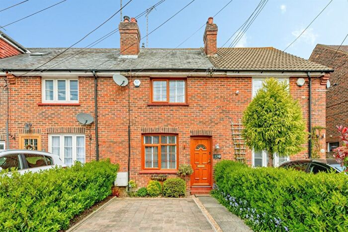 2 Bedroom Terraced House For Sale In New Road, Smallfield, Horley, RH6