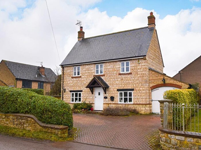 3 Bedroom Detached House For Sale In Milthorpe, Lois Weedon, NN12