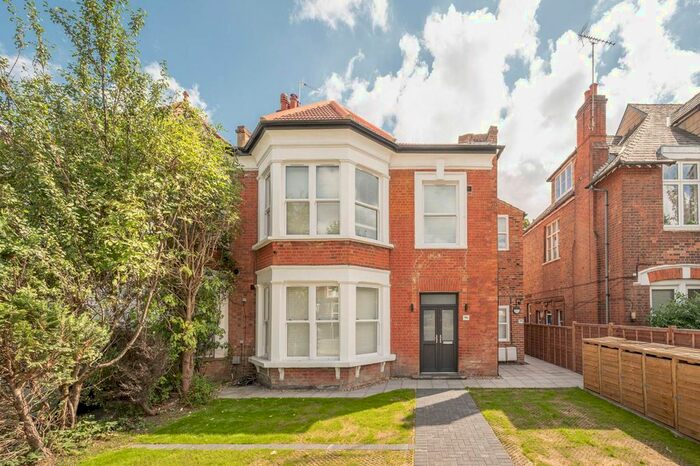 2 Bedroom Flat To Rent In High Road, North Finchley, London, N20