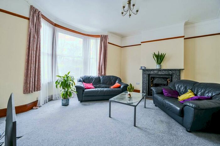 4 Bedroom Terraced House To Rent In Hillreach, Woolwich, London, SE18