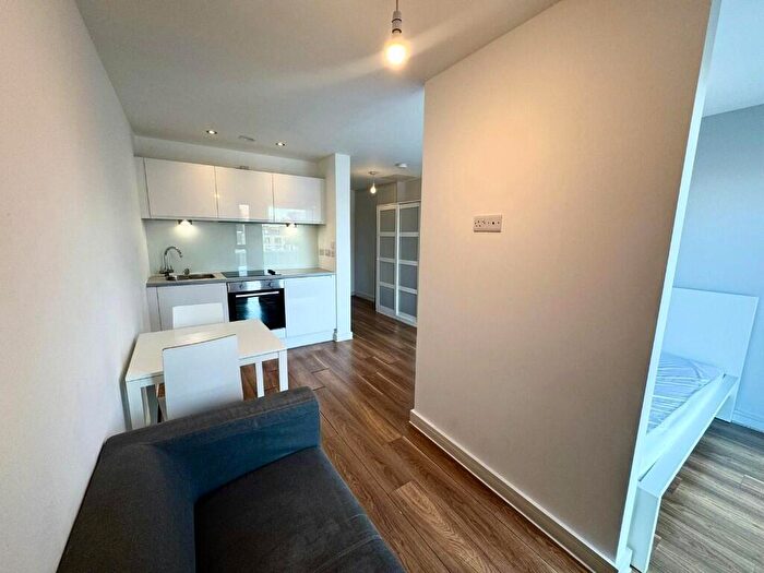 Studio To Rent In Wolstenholme Square, Liverpool, Merseyside, L1