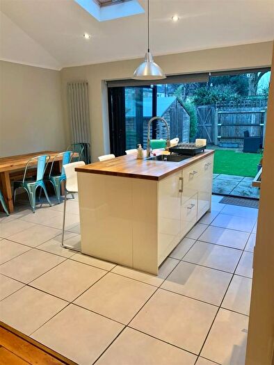 2 Bedroom Flat To Rent In Kingston Road, London, SW20