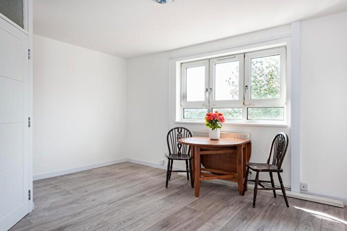 3 Bedroom Flat To Rent In Copenhagen Street, Islington, N1