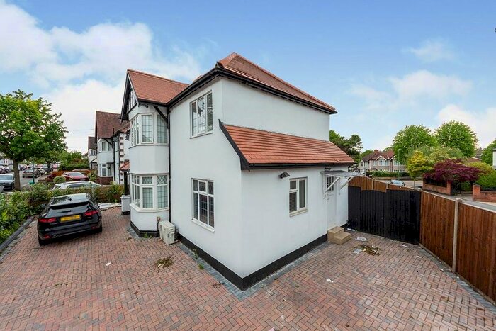 2 Bedroom End Of Terrace House To Rent In Salisbury Road, Carshalton, Surrey, SM5