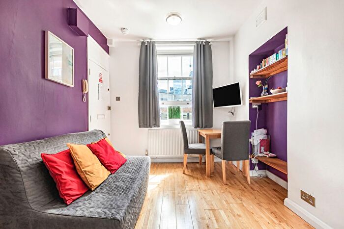 2 Bedroom Flat To Rent In Luke Street, London, EC2A