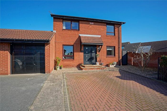 3 Bedroom Detached House For Sale In Laceby Close, Bramley, Rotherham, South Yorkshire, S66