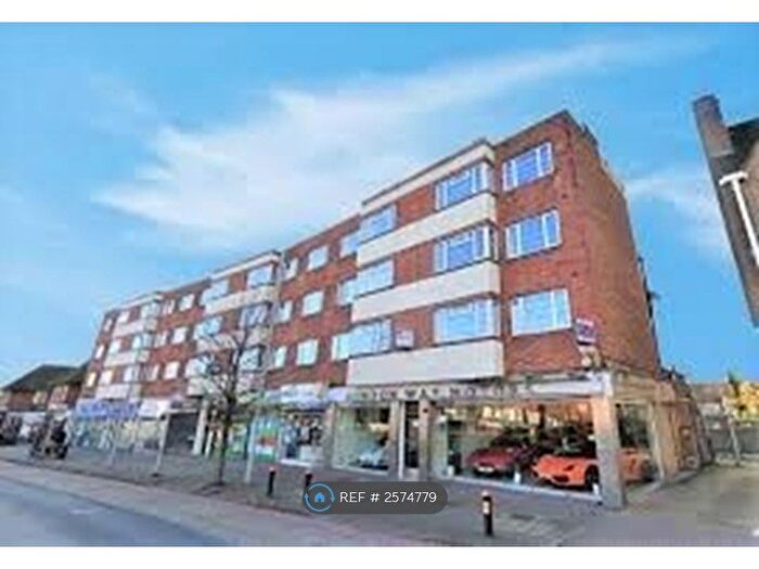 3 Bedroom Flat To Rent In Kennyland Court, Hendon, NW4