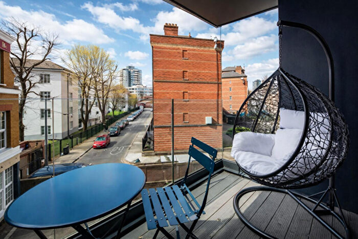 1 Bedroom Apartment To Rent In Glacier Point, London, E2