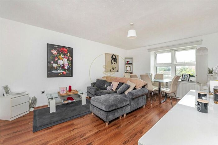 2 Bedroom Apartment To Rent In Barker Drive, London, NW1