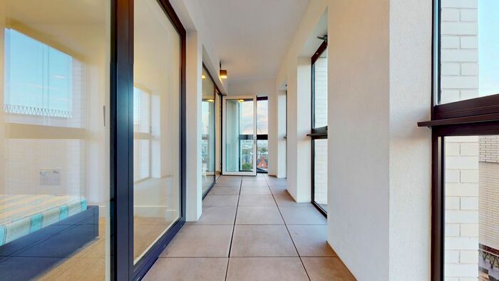 2 Bedroom Flat To Rent In Conquest Tower, Southwark, SE1