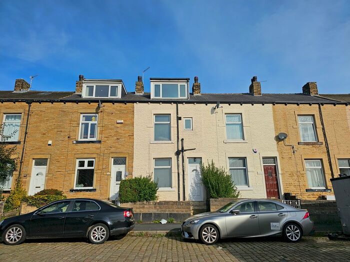 3 Bedroom Terraced House To Rent In Westminster Road, Bradford, BD3