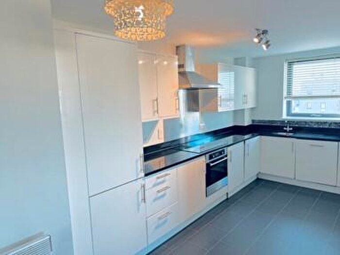3 Bedroom Flat To Rent In Kennet Street, RG1