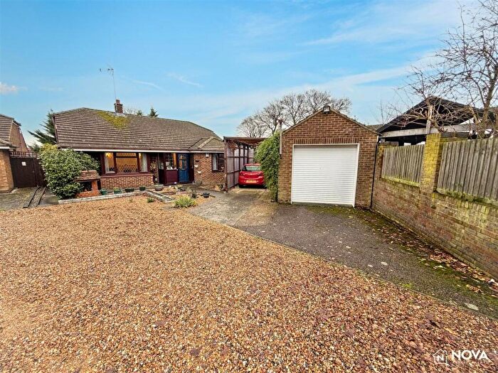 3 Bedroom Detached Bungalow For Sale In Dahlia Close, Ashcroft Road, Luton, LU2