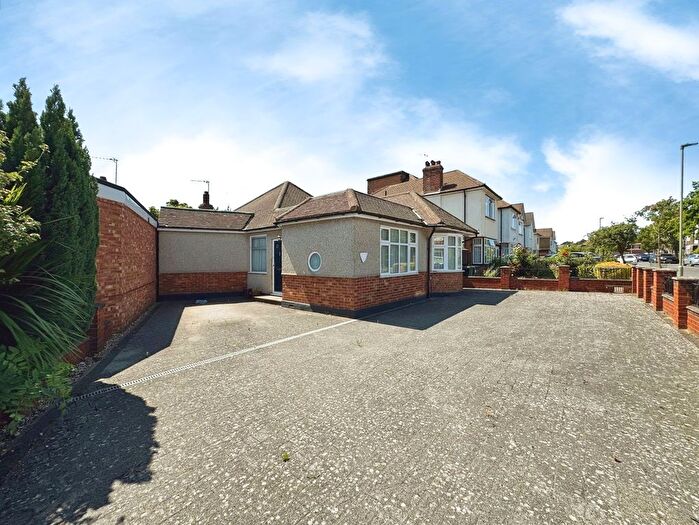 3 Bedroom Detached Bungalow For Sale In Glengall Road, Edgware, HA8