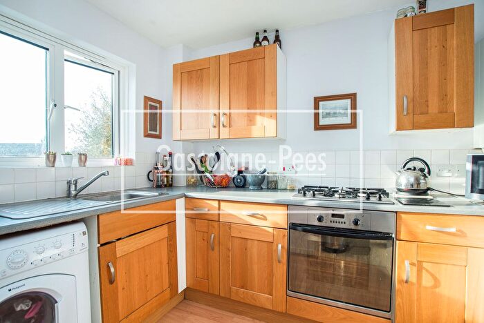 1 Bedroom Flat To Rent In Pankhurst Road, Walton-On-Thames, KT12
