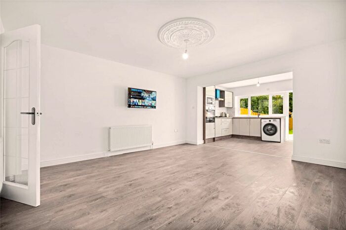 3 Bedroom End Of Terrace House For Sale In Grove Avenue, Moseley, Birmingham, West Midlands, B13