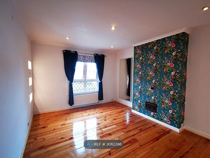 2 Bedroom Flat To Rent In Langlands Avenue, Glasgow, G51