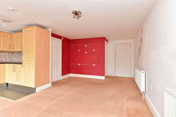 1 Bedroom Flat For Sale In Fairview Road, Sittingbourne, Kent, ME10