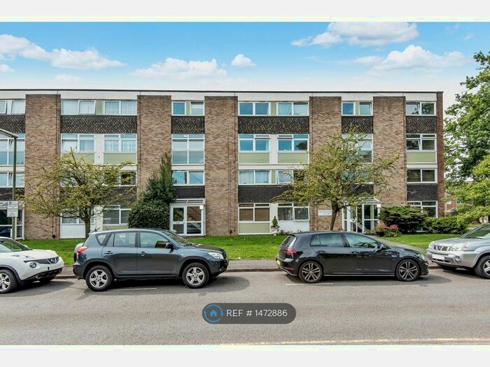 3 Bedroom Flat To Rent In Copenhagen Way, Walton-On-Thames, KT12