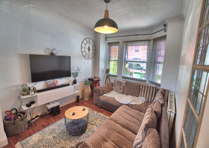 2 Bedroom Terraced House For Sale In Gordon Road, Fareham, PO16