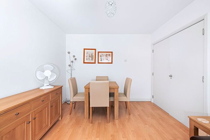 1 Bedroom Flat For Sale In Webber Street, London, SE1