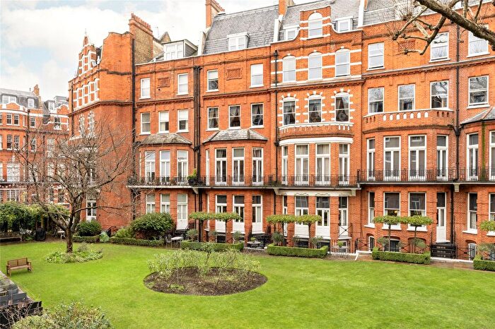 2 Bedroom Flat To Rent In Egerton Gardens, London, SW3