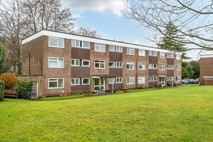 2 Bedroom Flat For Sale In Downs Hill Road, Epsom, KT18