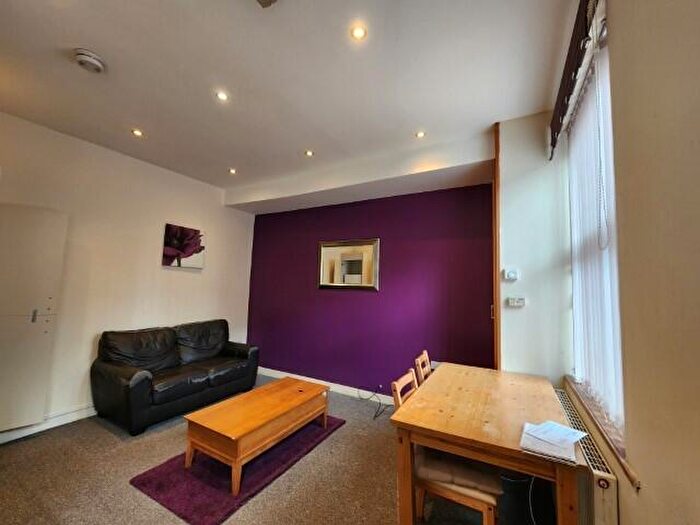 2 Bedroom Terraced House To Rent In Autumn Place, Hyde Park, Leeds, LS6