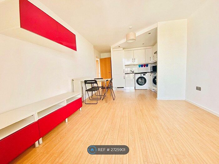 2 Bedroom Flat To Rent In The Oxygen, London, E16
