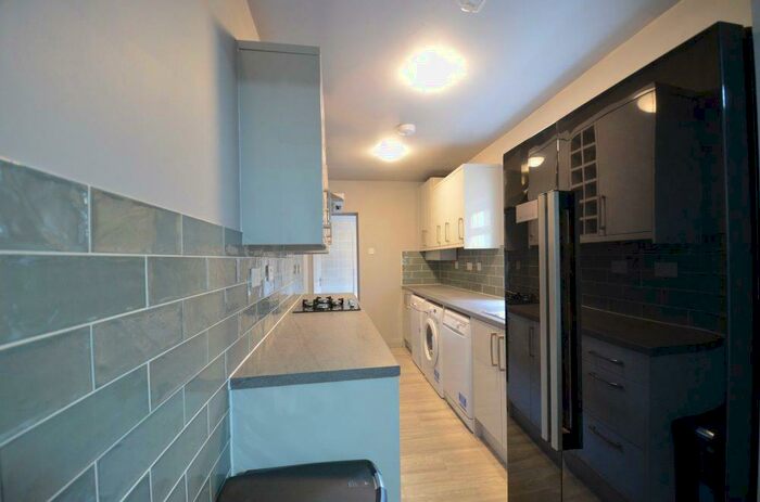 4 Bedroom Terraced House To Rent In / Academic Year Superior Double Bedroom, Bathrooms Student House, Teignmouth Road, Selly Oak, Free Ultrafast, B29