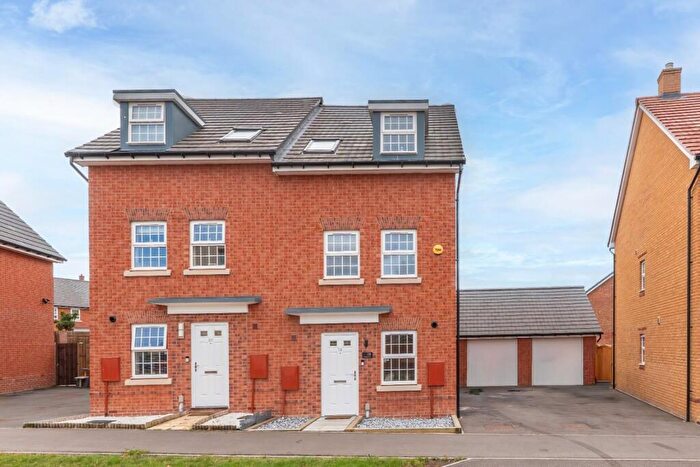 3 Bedroom Semi-Detached House For Sale In Ramsay Drive, Leighton Buzzard, LU7