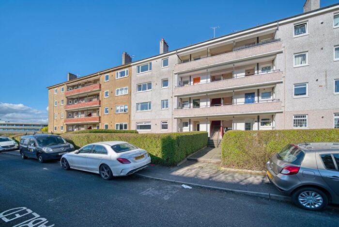 2 Bedroom Flat For Sale In Cherrybank Road, Merrylee, Glasgow, G43