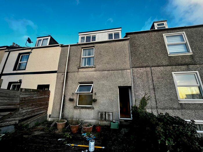 2 Bedroom Flat To Rent In Clarence Place, Morice Town, Plymouth, PL2