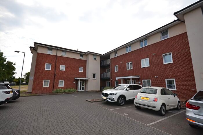 2 Bedroom Flat To Rent In Medici Close, Ilford, IG3