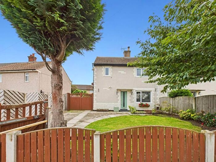 3 Bedroom Semi-detached House For Sale In Orchard Head Drive, Pontefract, WF8