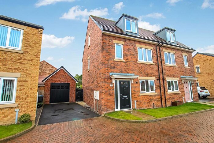 3 Bedroom Semi-Detached House For Sale In The Glade, Newton Aycliffe, DL5