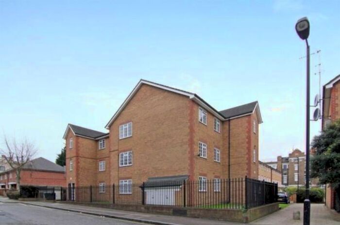 2 Bedroom Flat To Rent In Havil Street, London, SE5