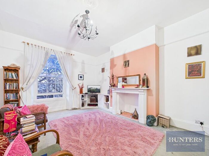 1 Bedroom Flat For Sale In Pittville Lawn, Cheltenham, GL52