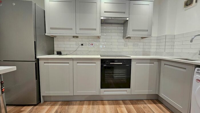 2 Bedroom Flat To Rent In Somerville Road, London, SE20