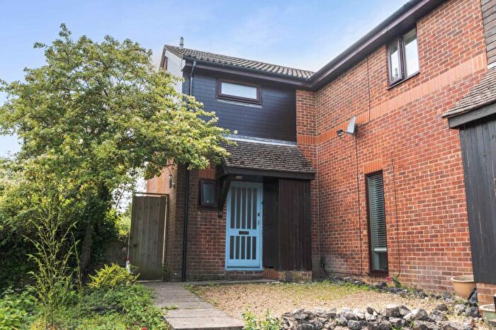 3 Bedroom End Of Terrace House For Sale In Kestrel Close, Winchester, SO22