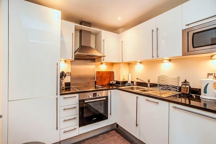 2 Bedroom Flat To Rent In School Mead, Abbots Langley, Hertfordshire, WD5