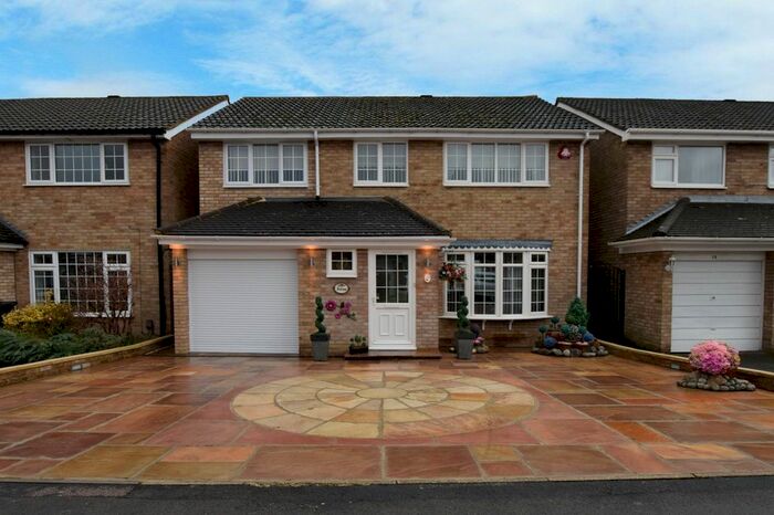 4 Bedroom Detached House To Rent In Sycamore Close, Watford, Hertfordshire, WD25