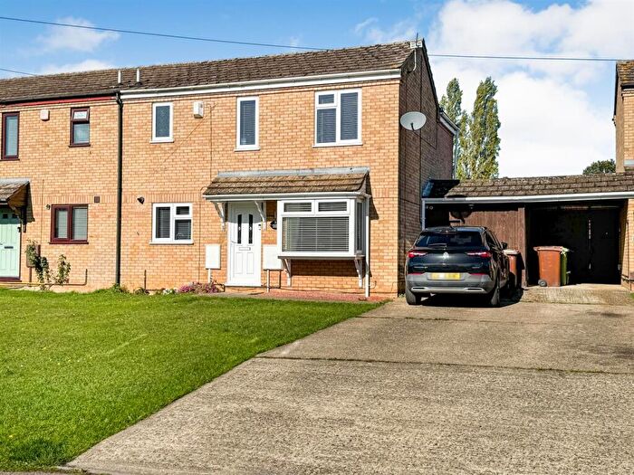 3 Bedroom Semi-Detached House For Sale In Chestnut Avenue, Corby, NN17
