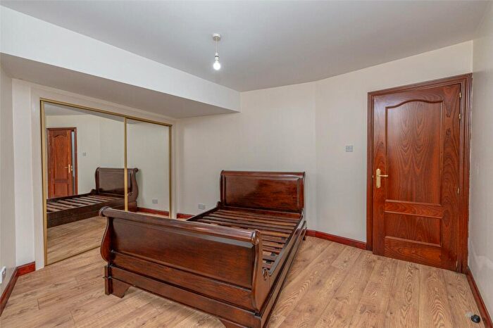2 Bedroom Flat For Sale In / Johns Place, Edinburgh, EH6