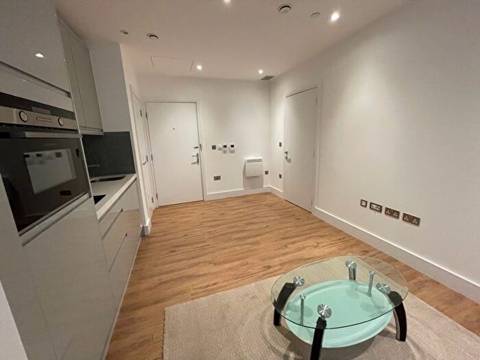 1 Bedroom Flat To Rent In Thames Road, London, W4