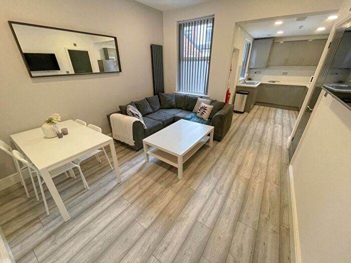 4 Bedroom House To Rent In Ridley Road, L6