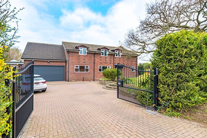 7 Bedroom Detached House For Sale In Leeds Road, Selby, YO8